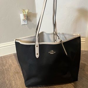 Large shoulder Coach bag